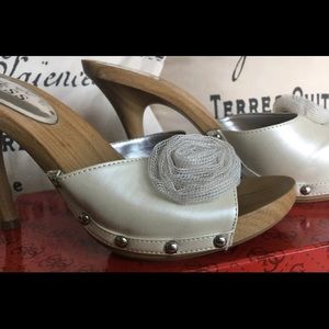 Guess ivory heels size 8.5